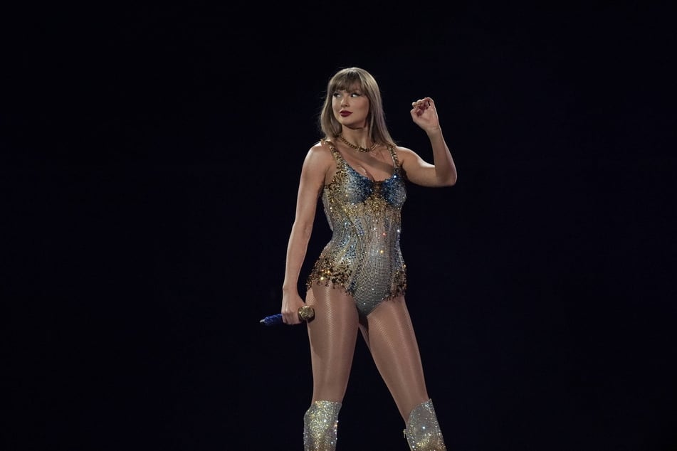 Taylor Swift emotionally serenaded the Toronto crowd after receiving a standing ovation.