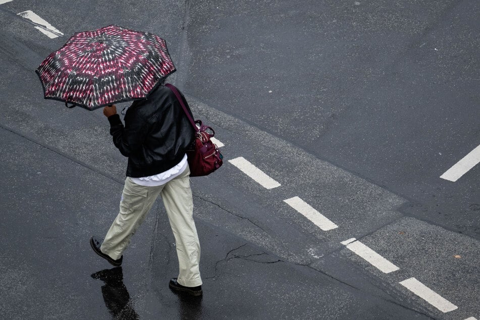 Am Sonntag sollte man in ganz Hessen den Regenschirm nicht vergessen.