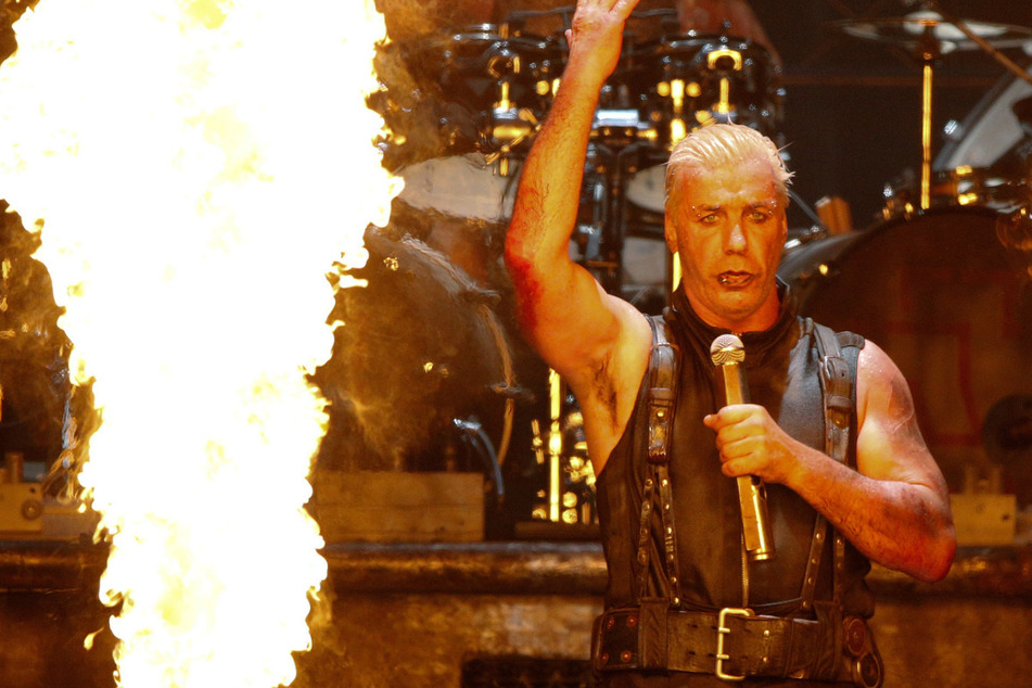 Till Lindemann, Sänger der Band Rammstein steht beim Wacken Open-Air Festival (WOA) im Sommer 2013 auf der Bühne.