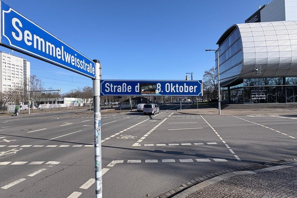 Hier an der Kreuzung Semmelweisstraße/Straße des 18. Oktober wurde der junge Mann am Abend des 7. Februar überfallen.