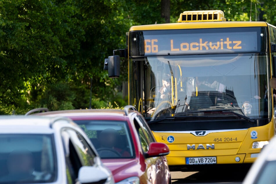 Aufgrund der Bauarbeiten muss die Buslinie 66 umgeleitet werden. (Symbolbild)