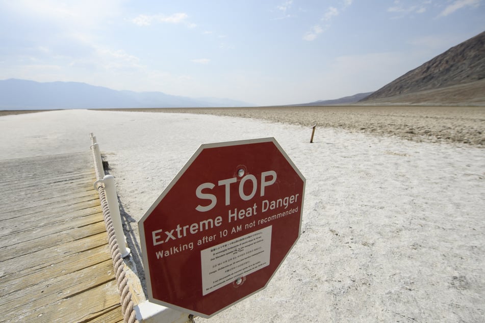 Eine scheinbar unendliche Salzwüste: das Badwater Basin im Death Valley. (Archivfoto)