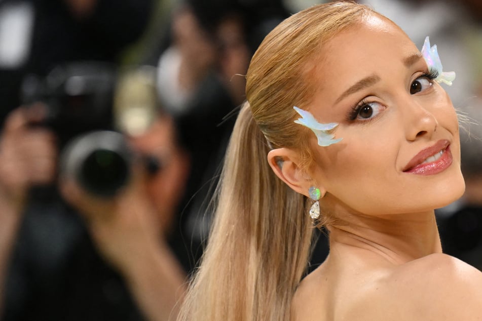 Ariana Grande gives more Glindacore vibes in latest Instagram photo dump