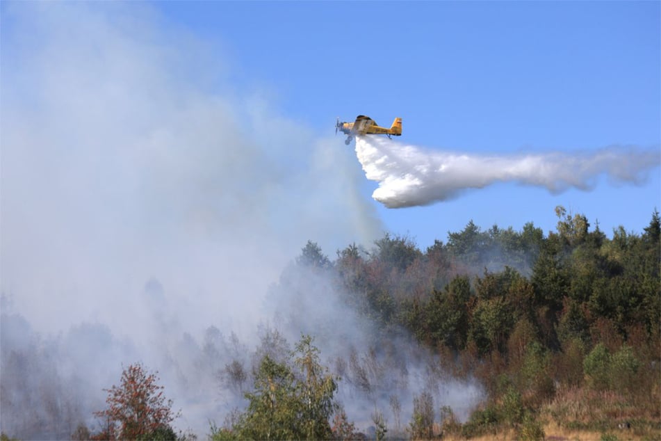 Ein Löschflugzeug war ebenfalls im Einsatz.