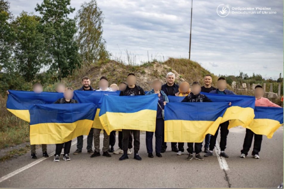 Russland soll Tausende ukrainische Kinder in sein Land verschleppt haben. Jetzt konnten erneut einige in ihre Heimat zurückkommen.