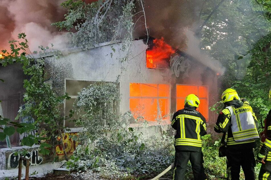 Die Feuerwehr war mit etwa 70 Kräften im Einsatz.