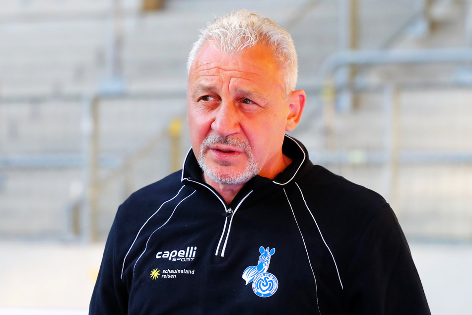 Coach Pavel Dotchev (56) musste beim MSV Duisburg seinen Hut nehmen.