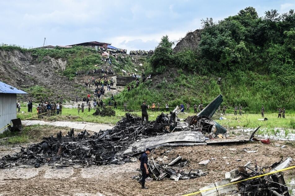 Das Himalaya-Land hat einige der schwierigsten Landebahnen der Welt, flankiert von schneebedeckten Gipfeln, mit Anflügen, die selbst für erfahrene Piloten eine Herausforderung darstellen.