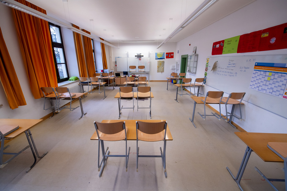 Ab einer Inzidenz von 200 könnte es laut dem Entwurf eine Schließung von Schulen und Kitas geben.
