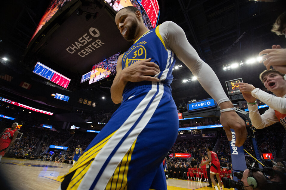 Steph Curry top-scored for the Golden State Warriors against the Toronto Raptors, with 35 points.