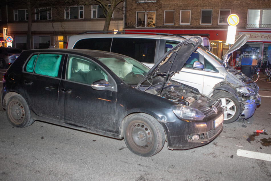 Drei Kinder und zwei Säuglinge bei Unfall in Hamburg verletzt