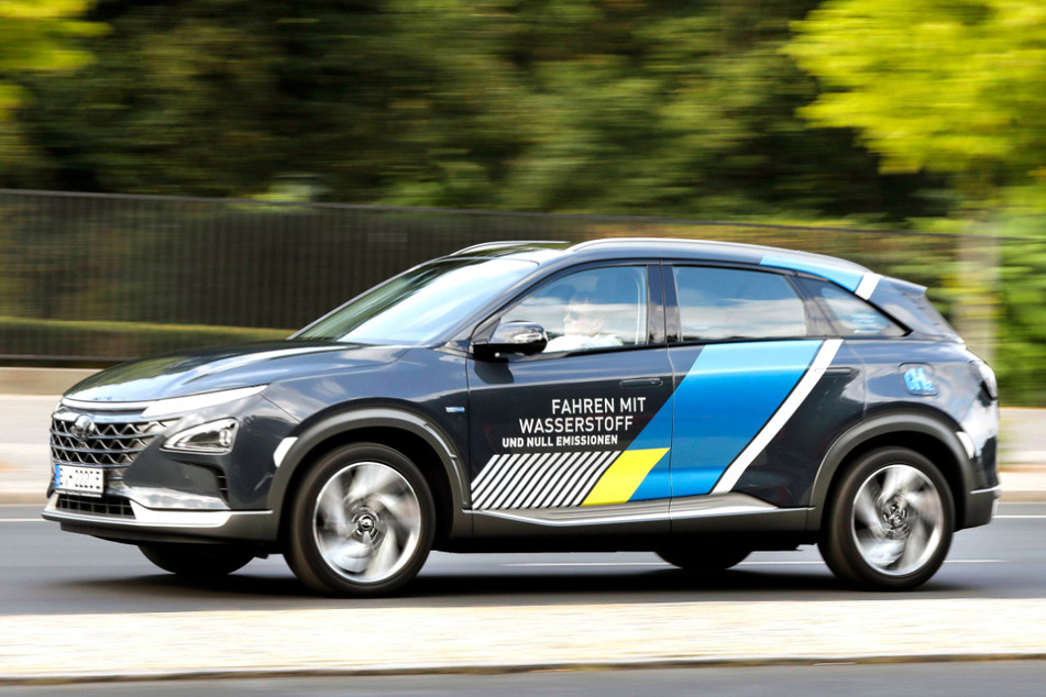 CO2-neutrale Brennstoffzellenfahrzeuge wie der Hyundai Nexo haben (noch) ein Problem: Wasserstofftankstellen sind rar. In Sachsen gibt es drei davon.