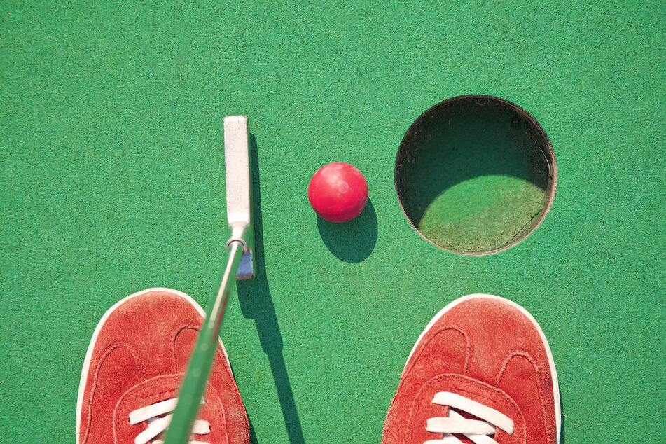 Auf der Minigolfanlage im Bayrischen Biergarten wird es am Sonntag bunt. (Symbolbild)