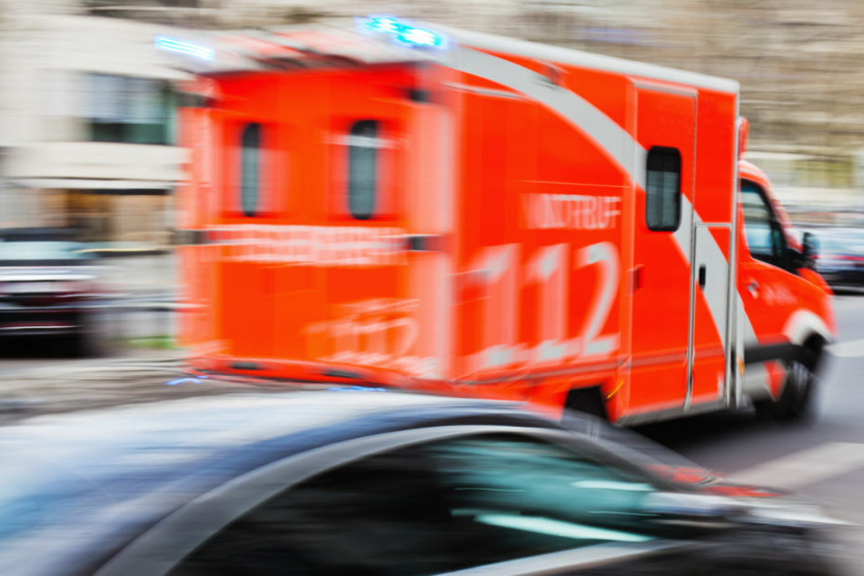 Lkw-Fahrer sichert brennenden Anhänger und bricht tot zusammen