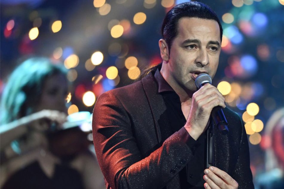 Bülent Ceylan warnt auf der Bühne vor Panik: "Demokratie braucht Klarheit"