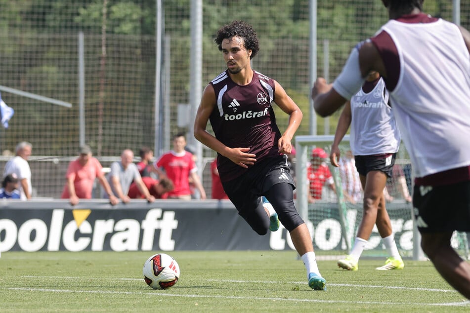 Transfermarkt im Ticker: Leih-Deal fix! 1. FC Nürnberg gibt Mittelfeld-Talent in die 3. Liga ab