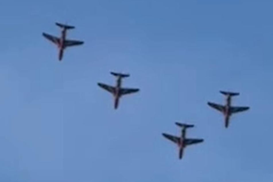 Am Montagabend und Dienstagvormittag waren gleich mehrere vermeintliche Kampfjets am Himmel über Hamburg zu sehen.