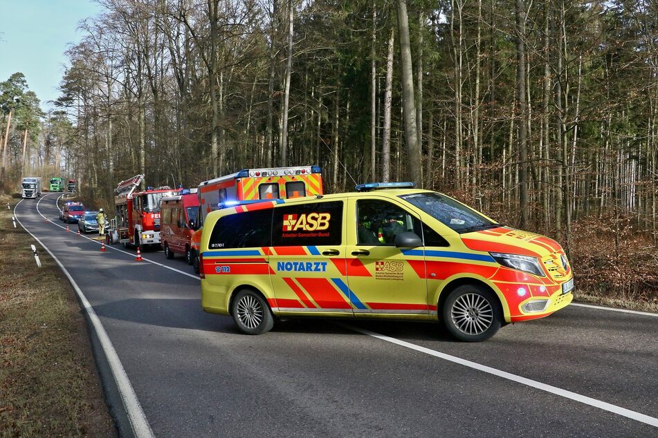 Ein Großaufgebot an Rettungskräften war am Freitagmittag zur Unfallstelle ins schwäbische Rutesheim ausgerückt.