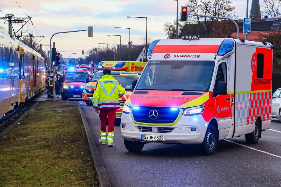 Zahlreiche Einsatzkräfte befanden sich vor Ort.