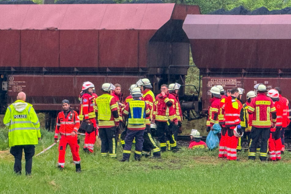 Ein Teenager ist am Mittwochabend durch einen Stromschlag an einem Bahngleis lebensgefährlich verletzt worden.