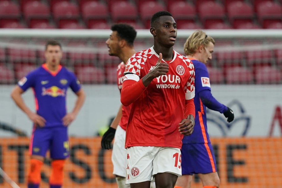 Der Mainzer Abwehrspieler Moussa Niakhaté (24) traf sogar doppelt gegen die Roten Bullen.