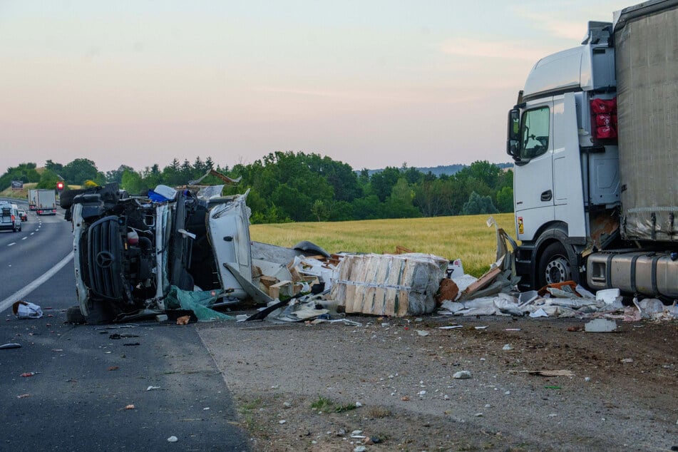Der Fahrer des Kleinlasters konnte sich selbst aus seinem Wagen befreien.