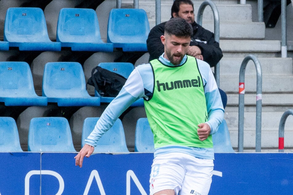 Der FC St. Pauli soll an Jordi Escobar (23) von Celta Fortuna, der zweiten Mannschaft des spanischen Erstligisten Celta Vigo, interessiert sein.