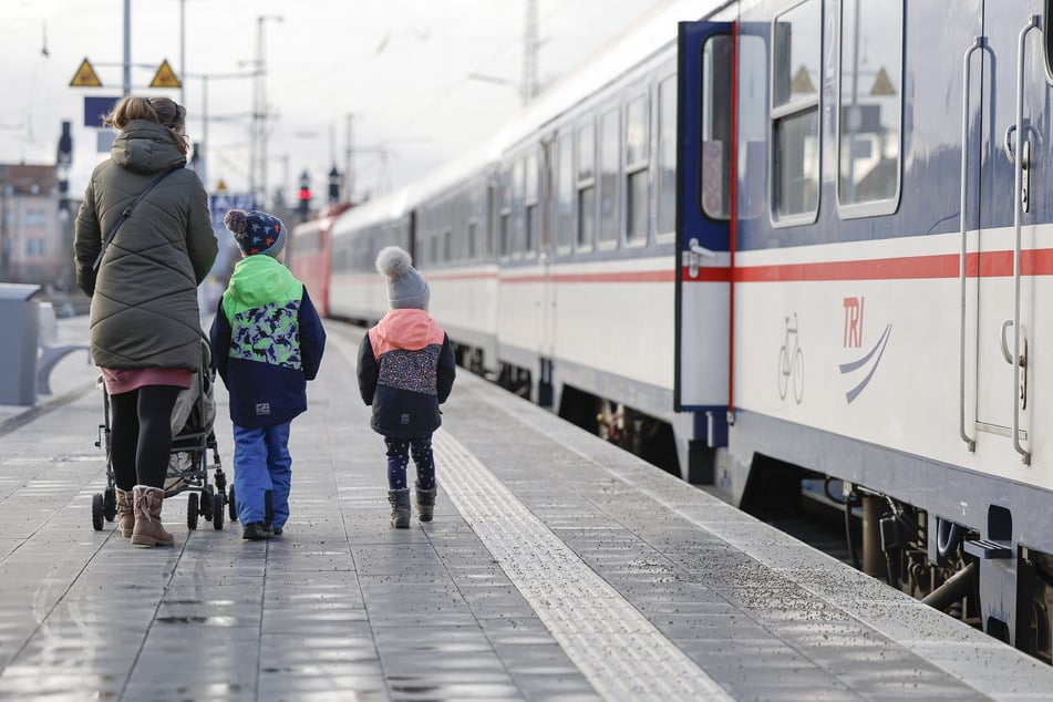 Bahnsteige sind zum Reisen da, nicht zum Küssen! So verlangt es ein französisches Gesetz aus dem Jahr 1910.