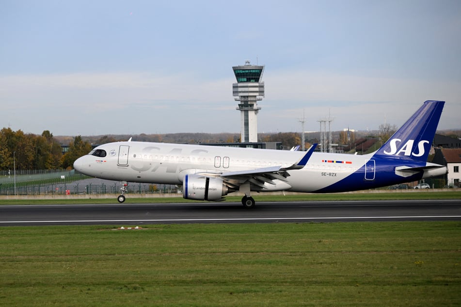 Startbahn und Rollfeld verwechselt: Notbremsung, Flugzeug evakuiert!