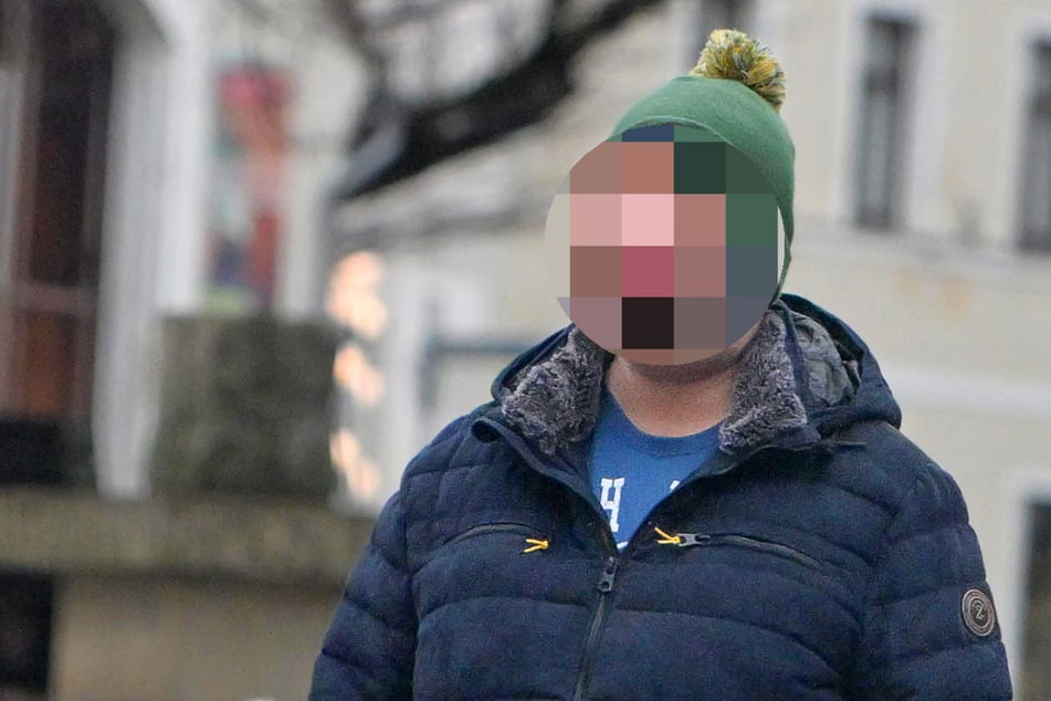 Leon K. (35, Name geändert) schnitt Schülerinnen laut Anklage einfach Haarsträhnen ab.