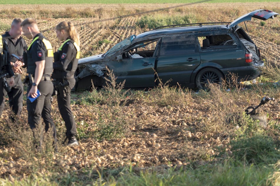 Auto überschlägt sich mehrfach: 28-Jähriger stirbt bei Horror-Crash!