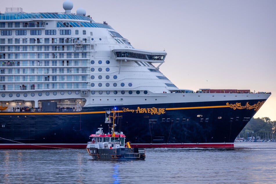 Im März 2026 soll das Schiff seine Jungfernfahrt nach Singapur antreten.