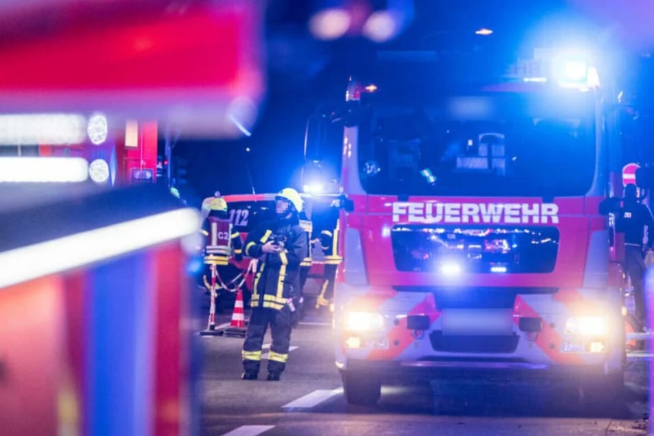 Die Polizei geht davon aus, dass Sperrmüll im Keller angezündet wurde. (Symbolbild)