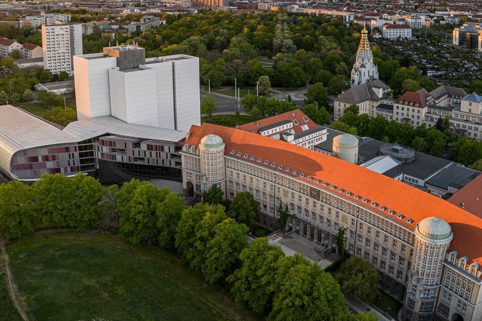 Zusammen mit dem Standort in Frankfurt am Main bildet die Leipziger Bibliothek die Deutsche Nationalbibliothek.