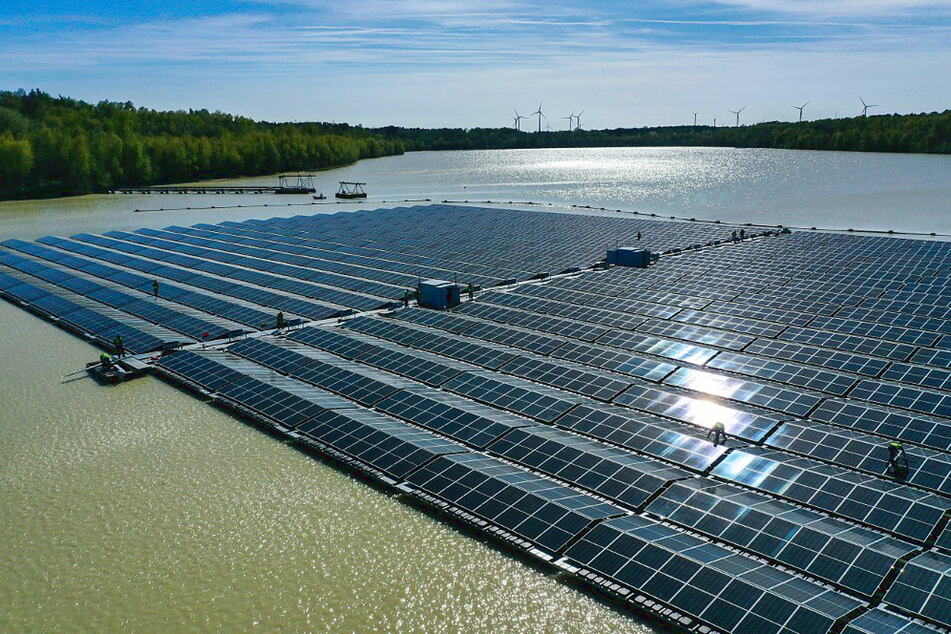 Floatovoltaics: How floating solar panels could meet all our electricity needs