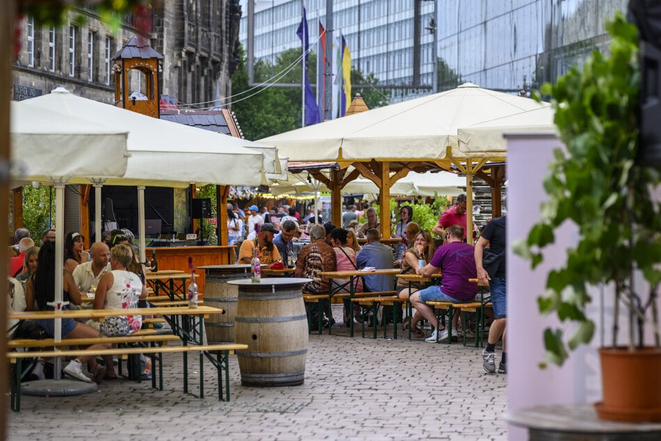 Das Chemnitzer Weinfest findet noch bis 16. August auf dem Chemnitzer Markt statt.