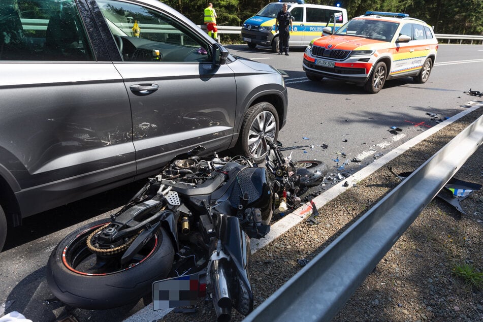 Riskantes Überholmanöver trotz Verbotsschilder: Der ungeduldige 23-Jährige riss einen Motorradfahrer (25) aus dem Gegenverkehr mit in den Tod.