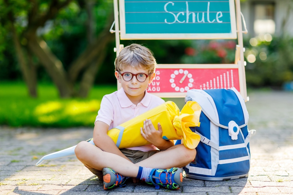 Der erste Schultag ist nicht mehr fern. Mit nützlichen Geschenken zur Einschulung kann man dem Einschüler den Alltag versüßen.