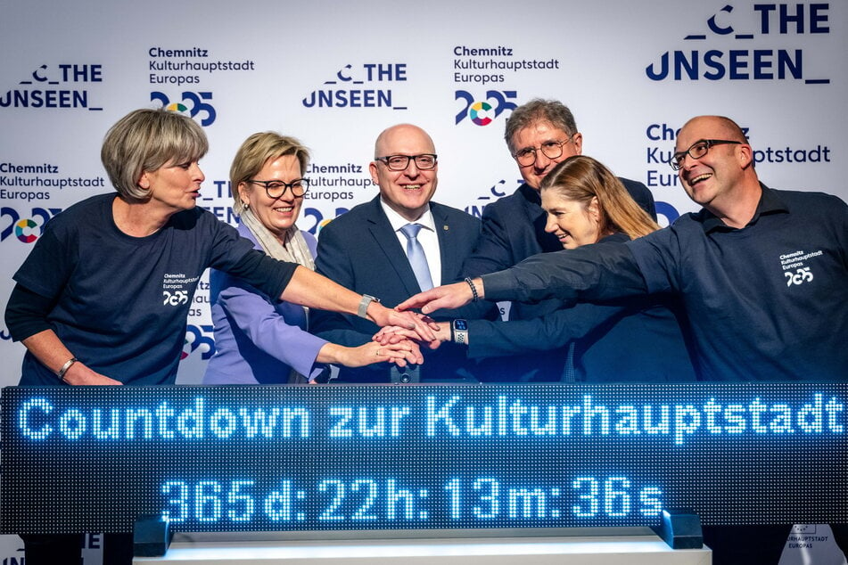 OB Sven Schulze (53, SPD) und weitere KuHa-Akteure drückten im Januar 2024 feierlich den Start-Buzzer für den Countdown.