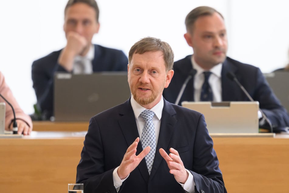 "Starke Schultern müssen mehr tragen als schwache" - MP Michael Kretschmer (51, CDU).