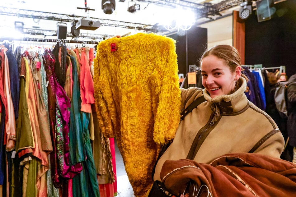 Anastasia aus Leipzig wurde auf der Suche nach einem Hähnchen-Kostüm offensichtlich fündig.