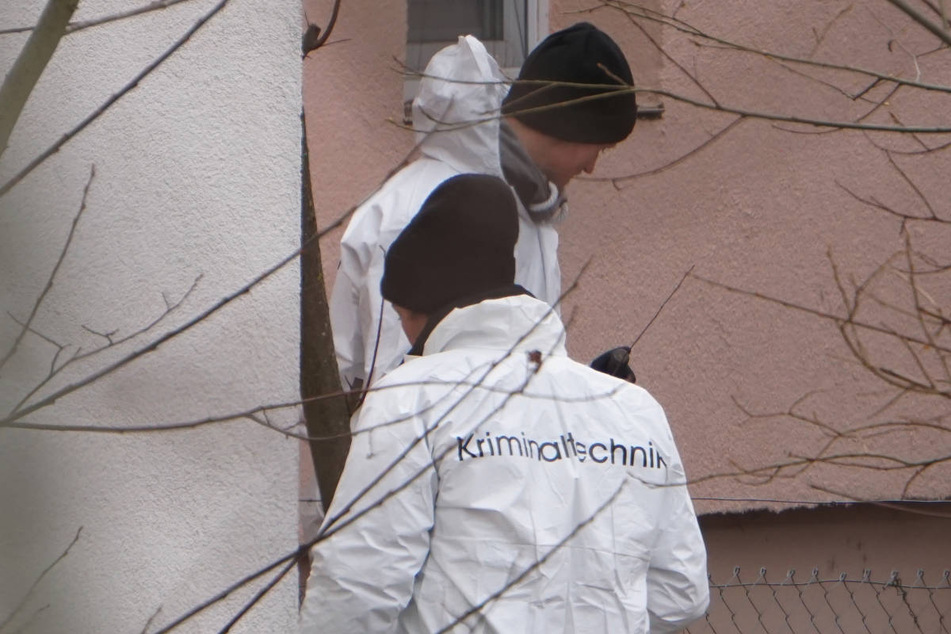 Kriminaltechniker haben in der Wohnung des 20-Jährigen Spuren sichergestellt. (Symbolfoto)