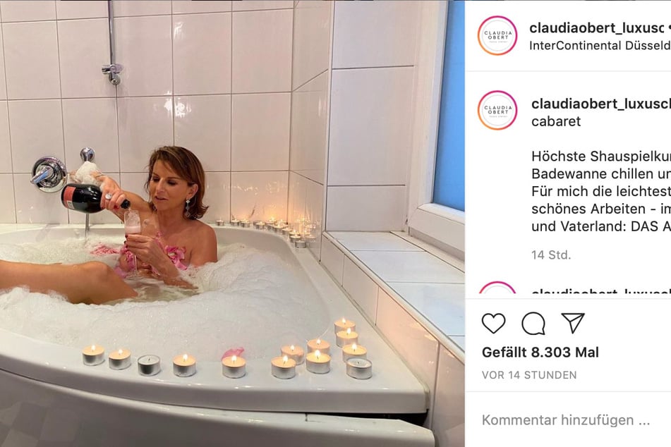 Claudia Obert in der Badewanne.