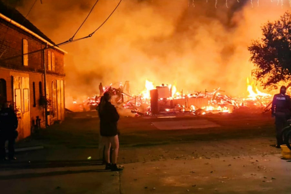 Scheunenbrand löst Großeinsatz der Feuerwehr aus