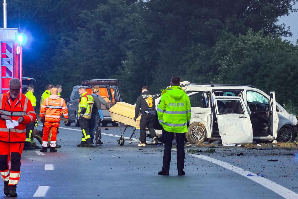 Die neun Insassen im Kleinbus befanden sich gerade auf dem Rückweg von einer Familienfeier.