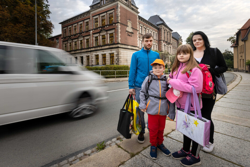 Tobias (32) und Catherine Trummer (32) wünschen sich mehr Sicherheit für ihre Kinder Milo (7) und Chayenne (9).