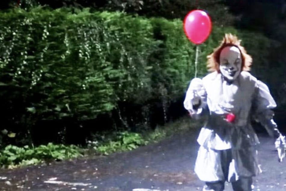 Creepy clown stalks small town, dares police to catch him