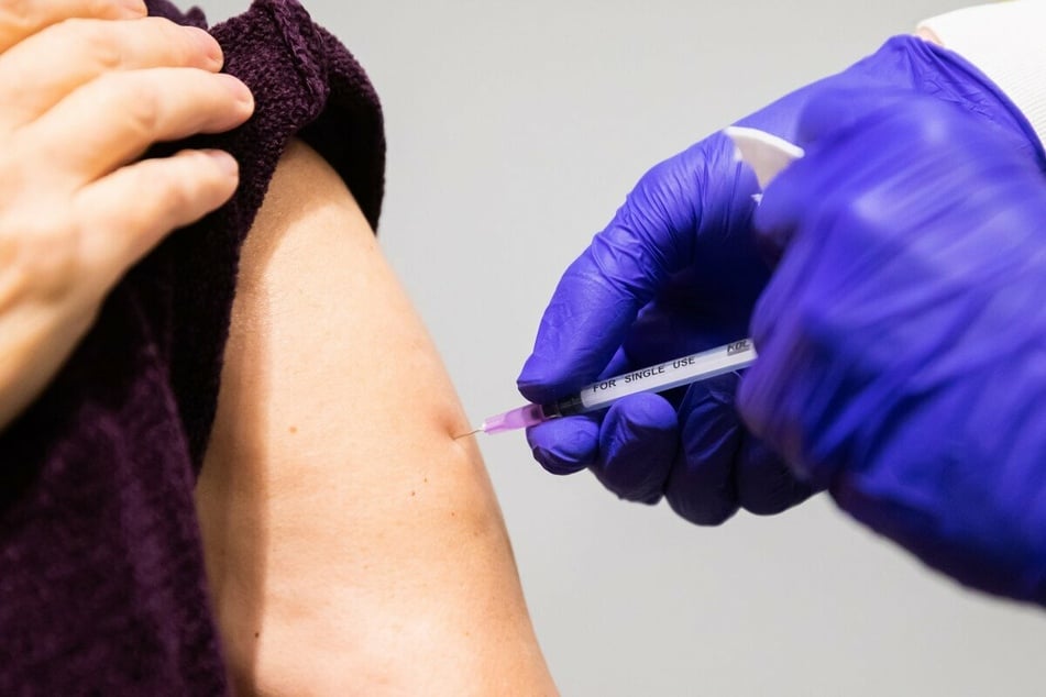 Für Menschen mit einem geschwächten Immunsystem kann die Impfung nach vier Wochen sinnvoll sein. (Symbolbild)