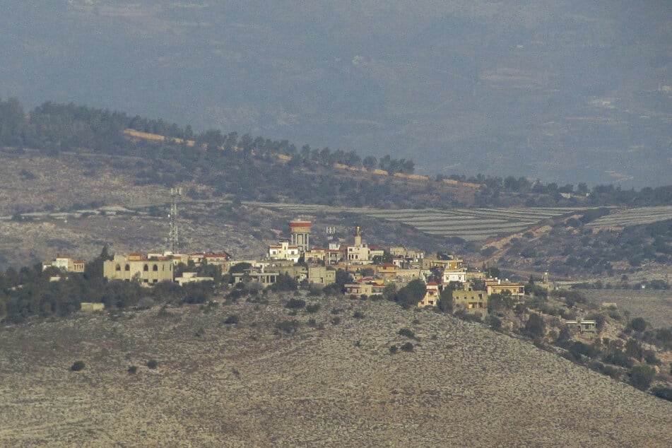 Dieses von Ayman Jaber zur Verfügung gestellte Foto zeigt eine Gesamtansicht von Mhaibib, einem libanesischen Grenzdorf zu Israel, im Südlibanon. (Archivbild)