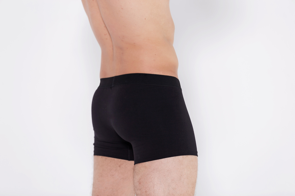 Polizisten haben ein mit Drogen gefülltes Überraschungsei in der Unterhose eines 23-Jährigen gefunden. (Symbolbild)